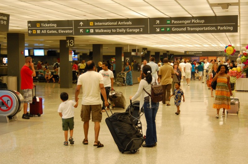 dulles airport arrivals departures