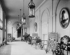 Knickerbocker Theater foyer