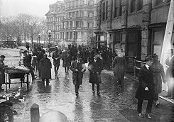 Street scene near 17th Street and State, War & Navy building, Washington, D.C.