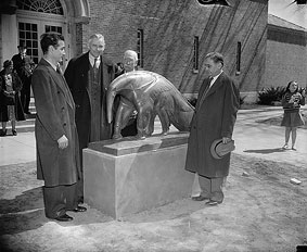 Anteater statue unveiled