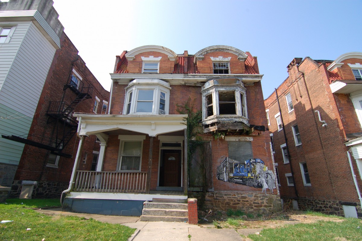 Baltimore may sell homes for 1 instead of demolishing