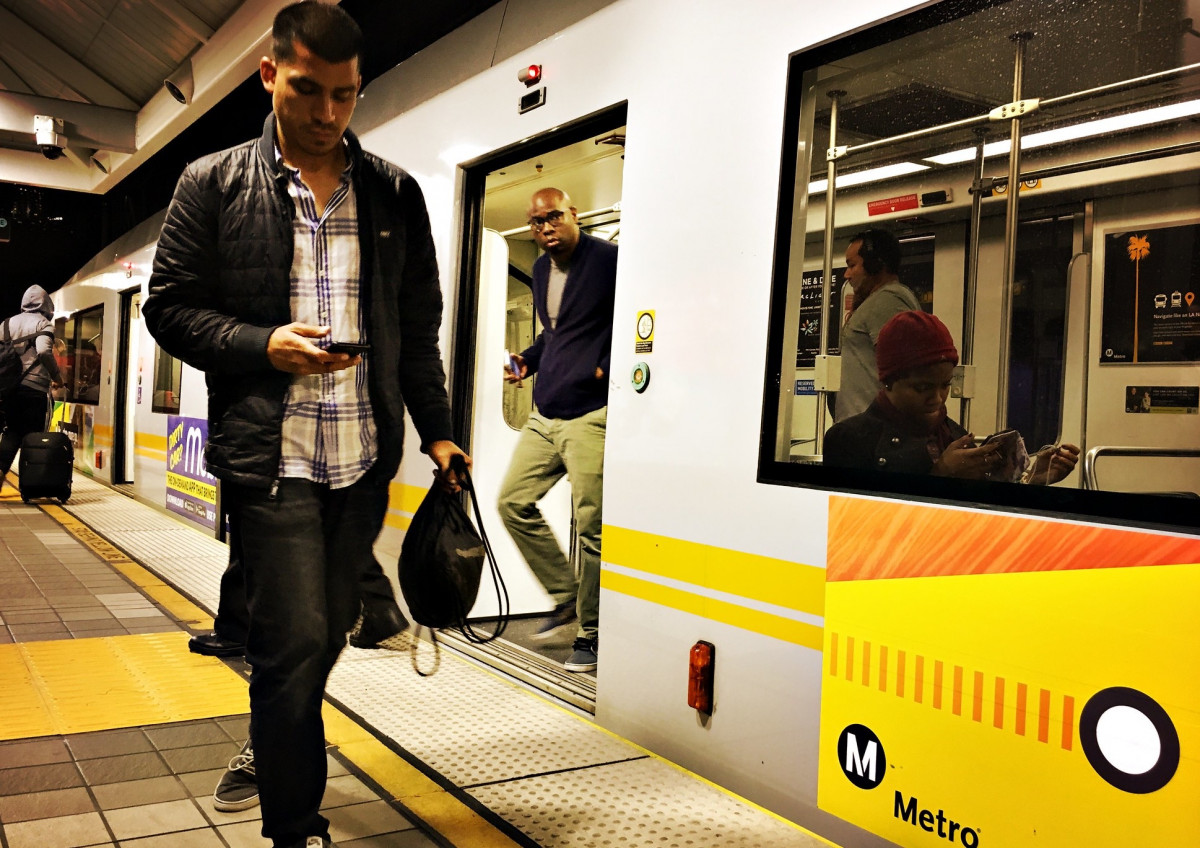 National links LA Metro looks to create a fareless transit pilot